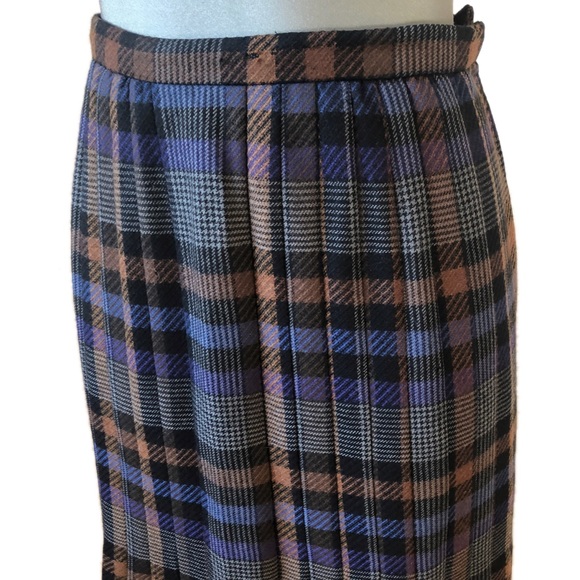 VALENTINO VINTAGE 80’s | Pleated Plaid Wool Skirt - Picture 2 of 11
